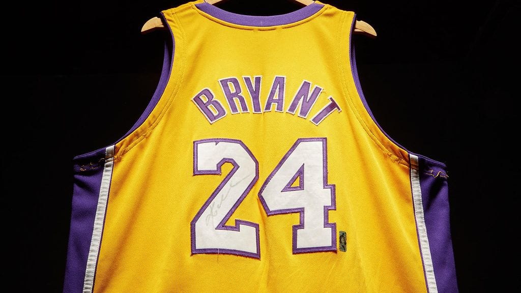 Tämän Kobe Bryantin käyttämän pelipaidan arvioidaan menevän kaupaksi jopa seitsemän miljoonan dollarin hinnalla.