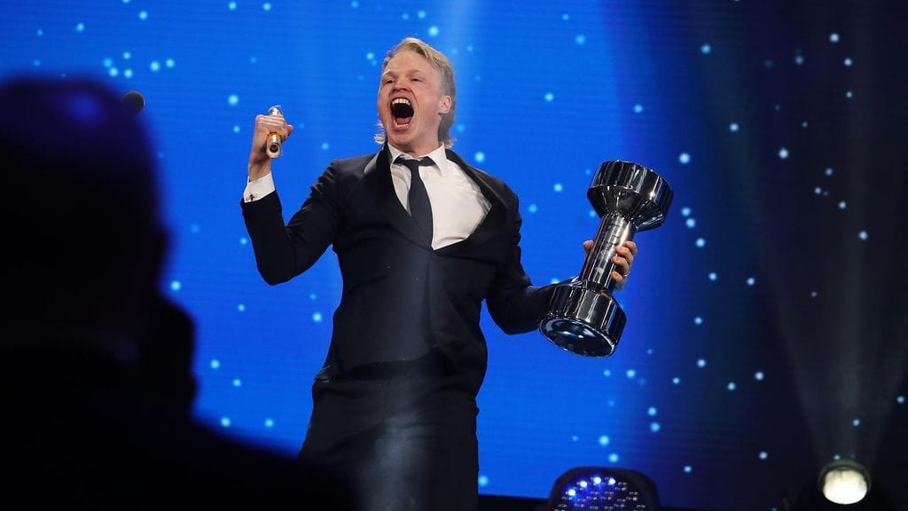 Iivo Niskanen juhlii Vuoden urheilijana.