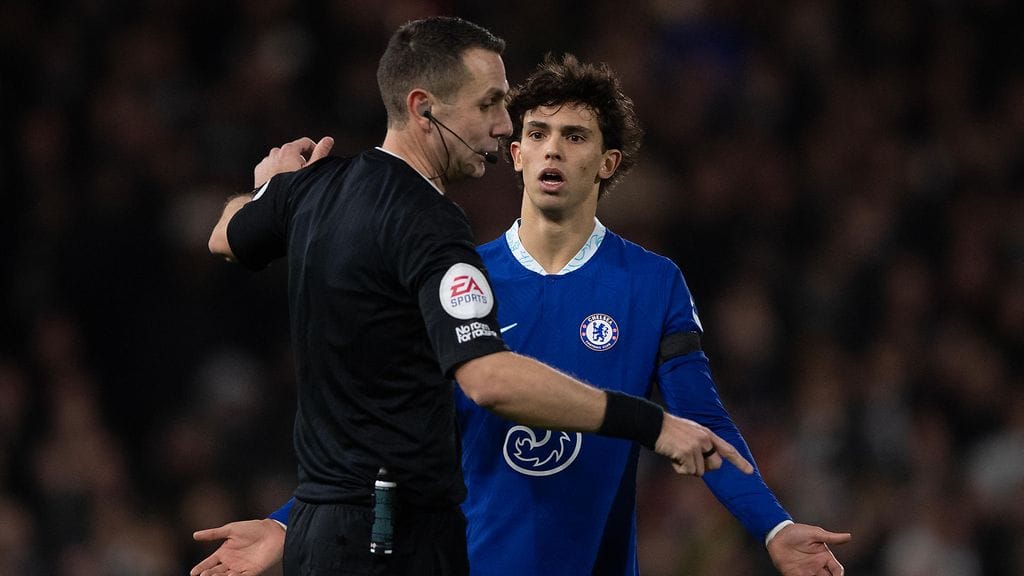 Joao Felix sai punaisen kortin debyyttiottelussaan.