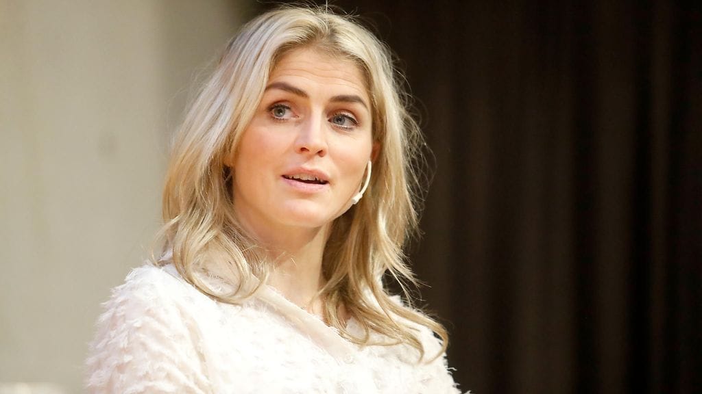 Therese Johaug kirjansa julkistamistilaisuudessa lokakuussa 2022.