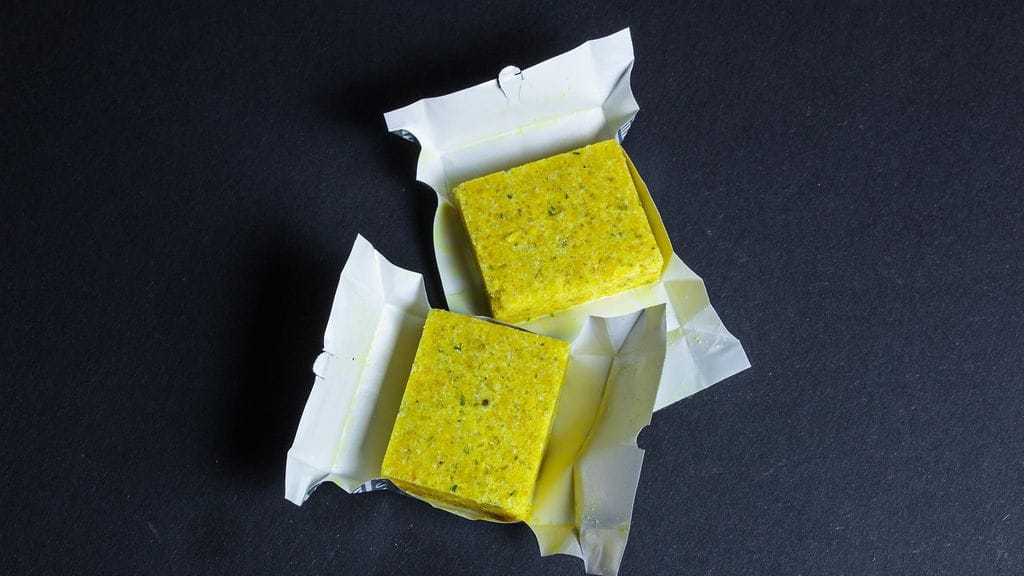 Kuvassa näkyvät liemikuutiot eivät ole kuutioita.