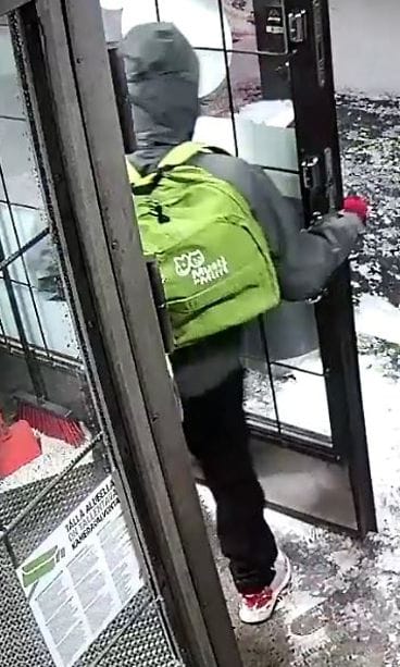 Poliisin kuva mies ryösti Salen Haminassa 2