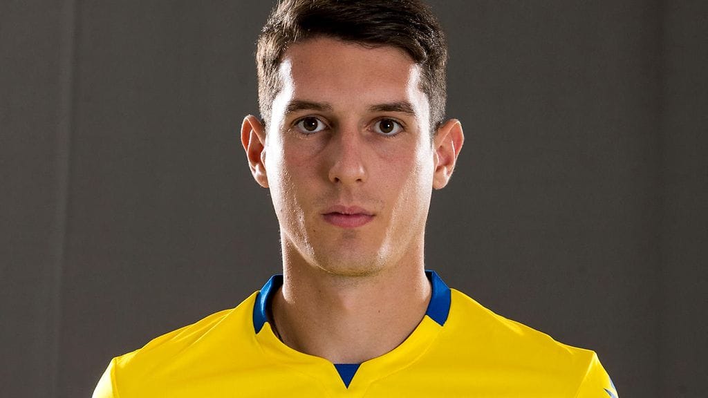 185-senttinen Georgios Kanellopoulos vahvistaa HJK:n keskikenttää.