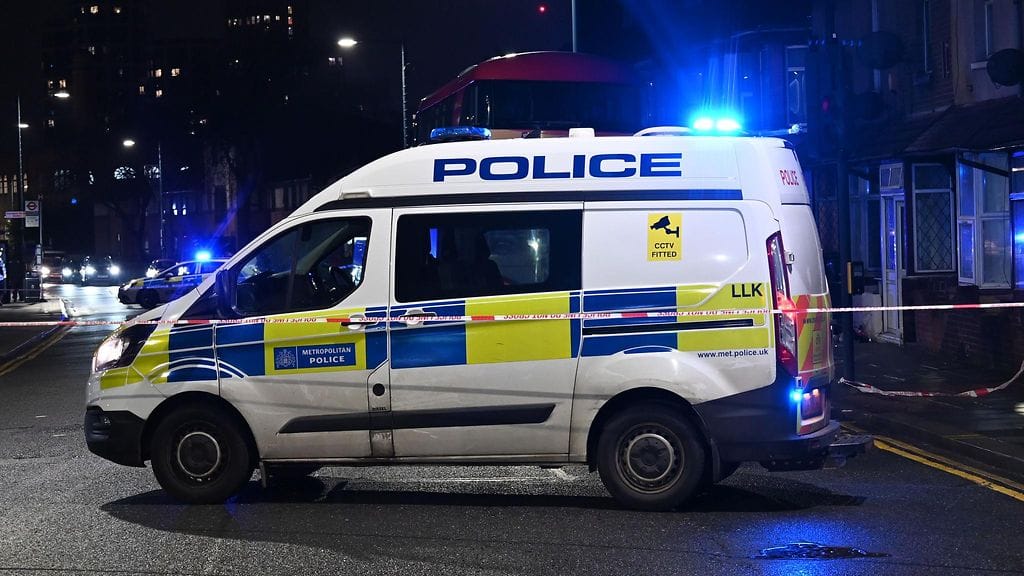 Poliisi kertoo etsivänsä syyllisiä.