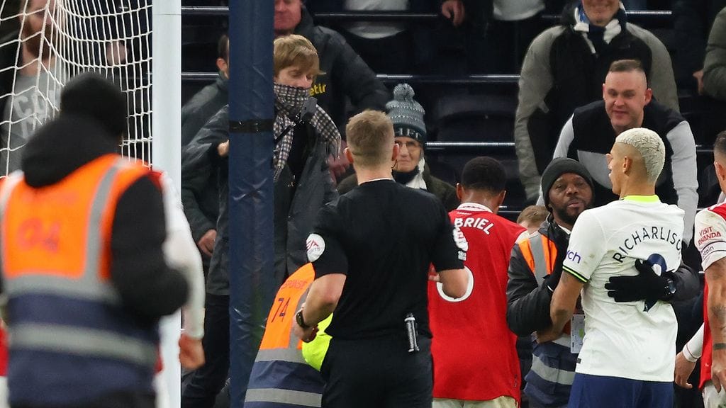 Tunteet kävivät lämpöisinä Arsenalin ja Tottenhamin välisessä ottelussa.