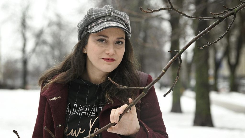 LK 16.1.2023 Ohjaaja Johanna Freundlich Helsingissä 13. tammikuuta 2023. Freundlich ohjaa kirjailija Sally Salmisen Katrina-näytelmän Tampereen Työväen Teatteriin.