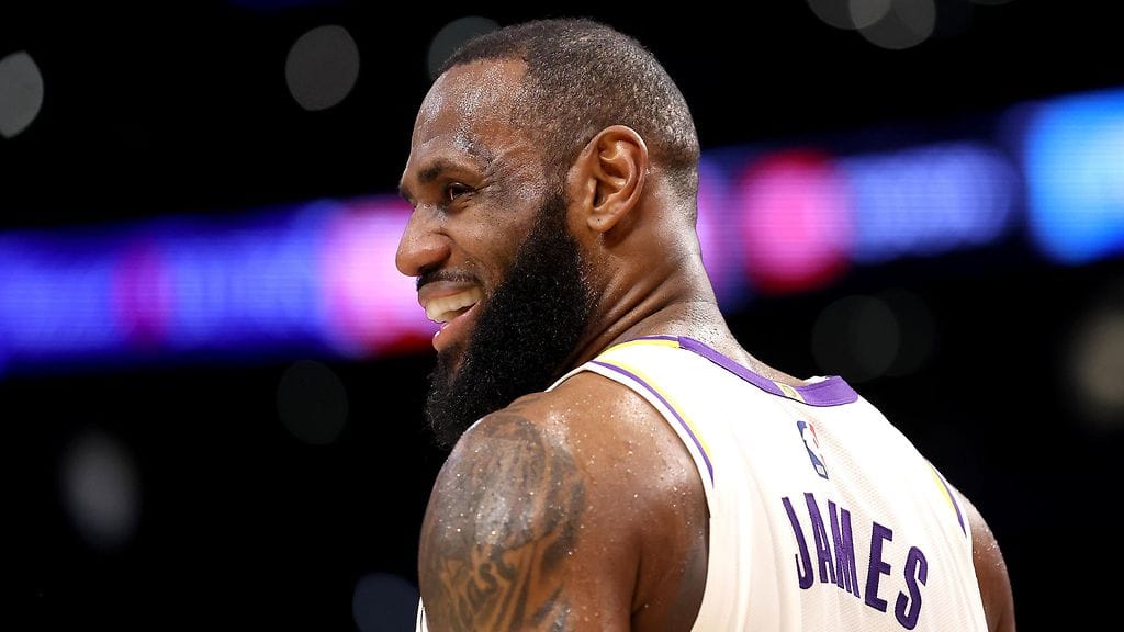 LeBron James rikkoi toisena pelaajana NBA:n historiassa 38 000 pisteen rajan.