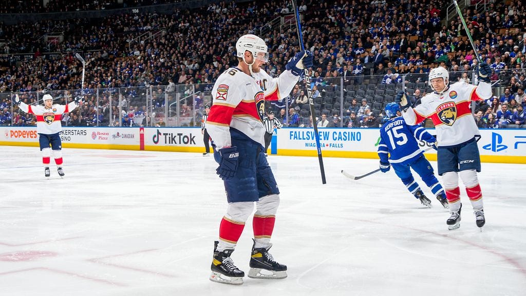 Aleksander Barkov teki upean maalin Toronton verkkoon.