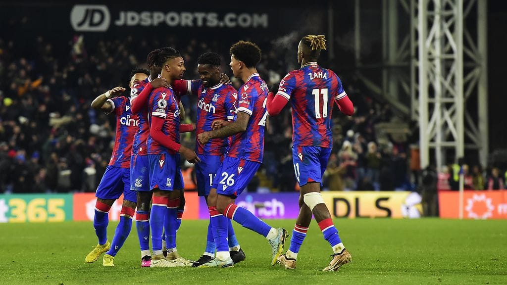 Michael Olise (kuvassa kolmas vasemmalta) iski upean maalin, kun Crystal Palace pelasi 1–1-tasapelin Manchester Unitedin kanssa.