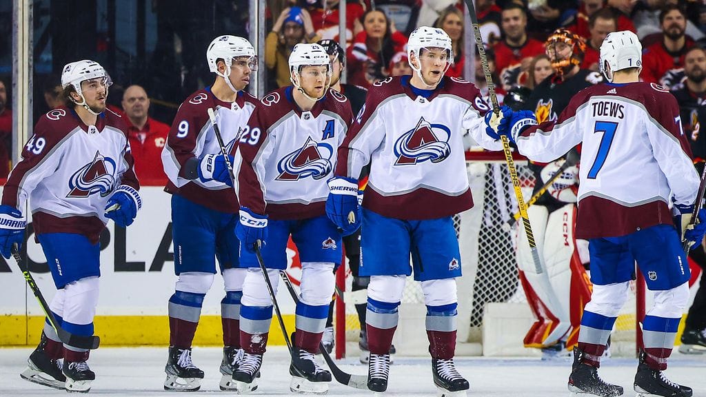 Artturi Lehkonen viimeisteli Coloradolle kaksi maalia Calgary-voitossa.