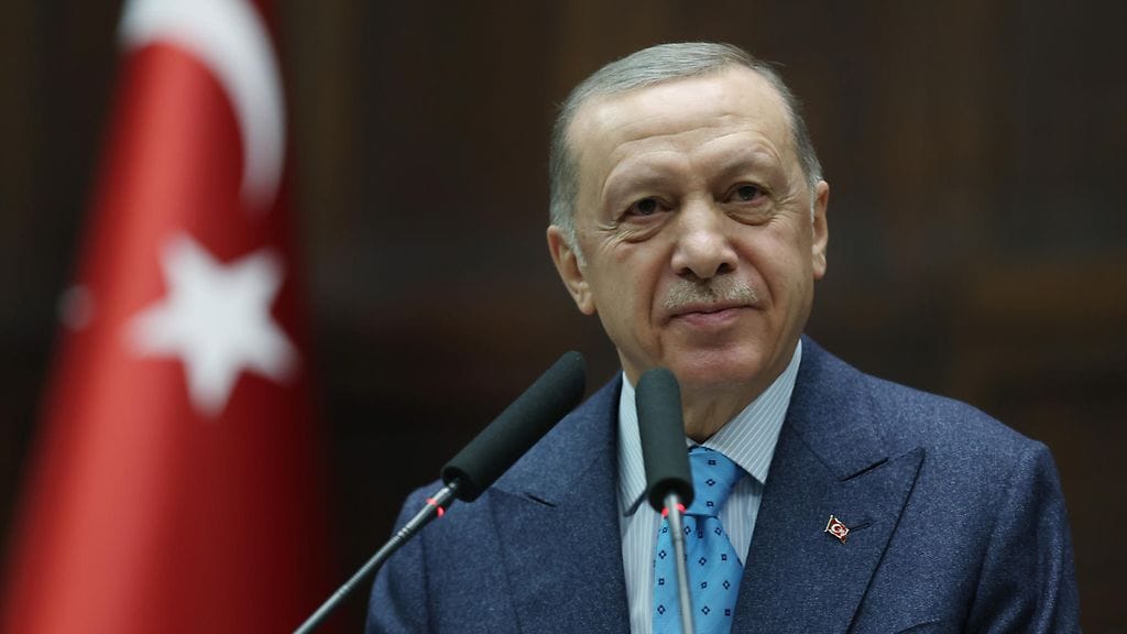 Kyseessä on ensimmäinen kerta Erdoganin yli 20 vuotta kestäneellä valtakaudella, kun AKP ei ole vaaleissa suurin puolue kansallisella tasolla.