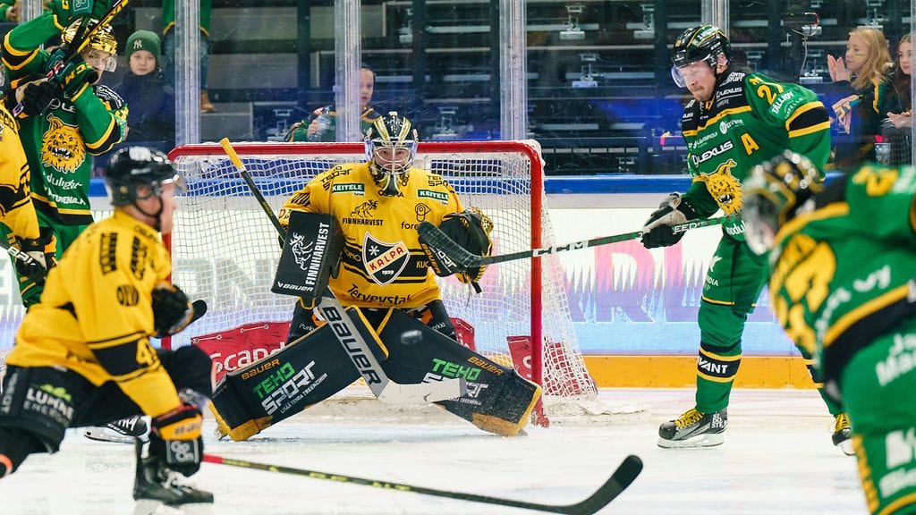 Mestiksen IPK:sta lainattu Eetu Randelin loisti KalPan maalilla.