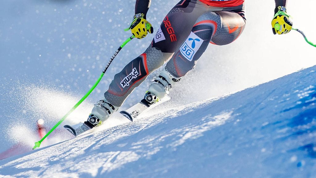 Norjalaislaskijan tilannetta tarkkaillaan. Kuvituskuva.