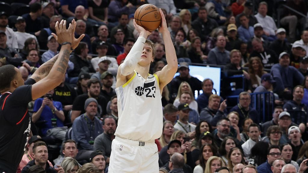 Lauri Markkanen upotti kolmosia kovalla prosentilla.