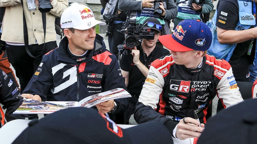 Sebastien Ogier ja Kalle Rovanperä lokakuussa 2022.