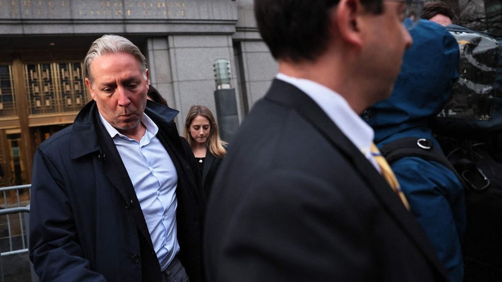 Charles McGonigalia syytetään toimimisesta venäläisen oligarkin Oleg Deripaskan hyväksi.