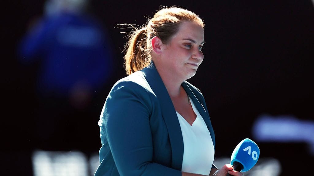 Jelena Dokic työtehtävissä Australian avoimissa tiistaina.