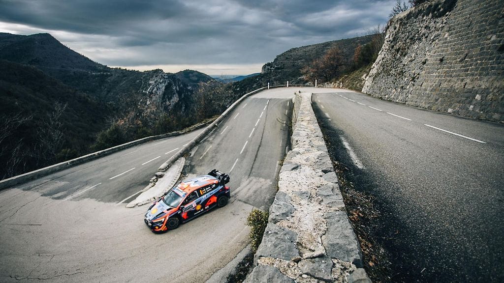 Monte Carlon ralli ajettaan tänä vuonna pääasiassa kuivalla asvaltilla. Kuvassa Hyundain Dani Sordo.