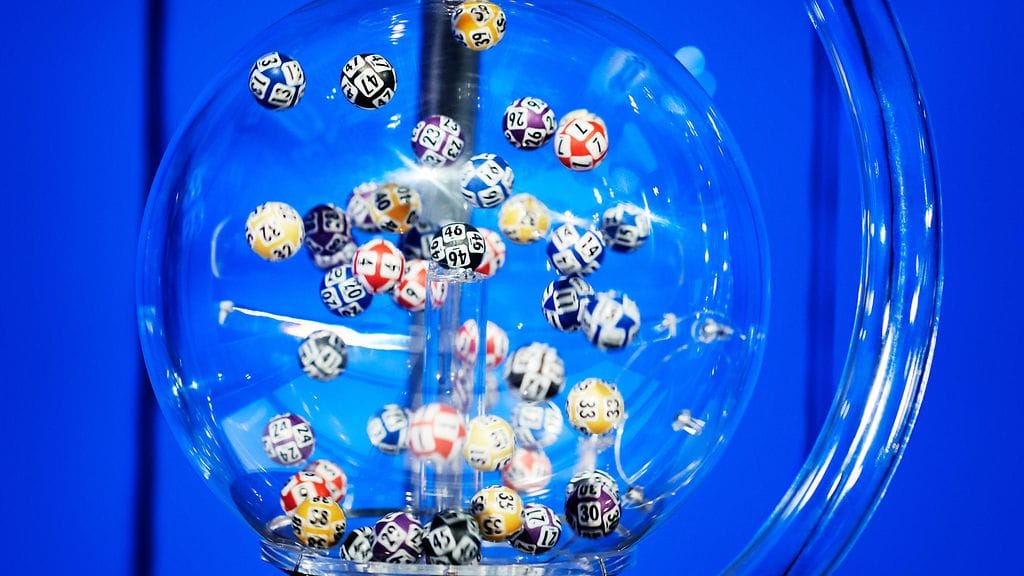 Vikinglotosta on löytynyt tänään keskiviikkona Suomesta täysosuma, jolla voittaa 15,9 miljoonaa euroa. Kyseessä on kaikkien aikojen suurin Suomeen osunut voitto Vikinglotosta.