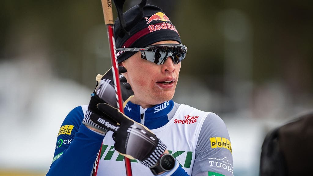 Iivo Niskanen kuvattuna SM-kisoissa huhtikuussa 2022.