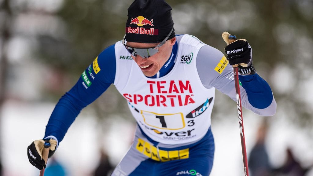 Iivo Niskanen SM-hiihdoissa huhtikuussa 2022. Kuluva kausi on ollut hiihtomestarille vaikea.