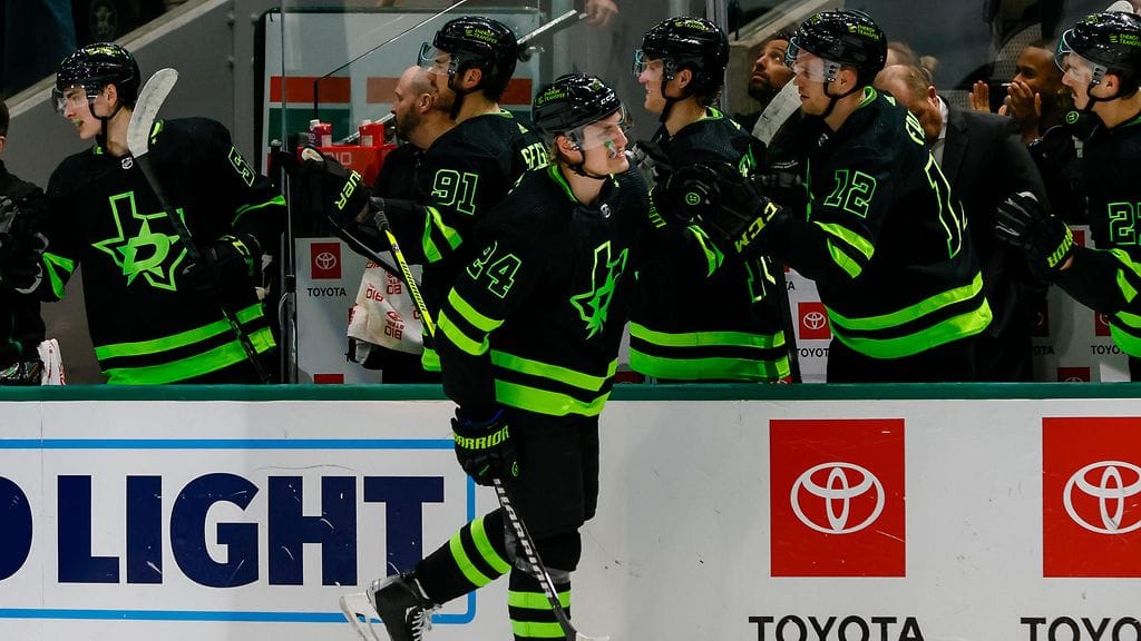 Roope Hintz iski uransa sadannen maalinsa NHL:ssä.