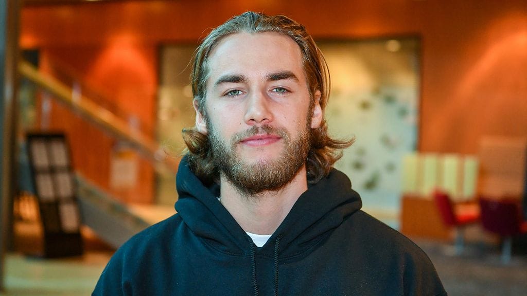 Janne Saarinen kertoo Instagram-tilillään joutuneensa Norjassa vakavaan kelkkaonnettomuuteen.