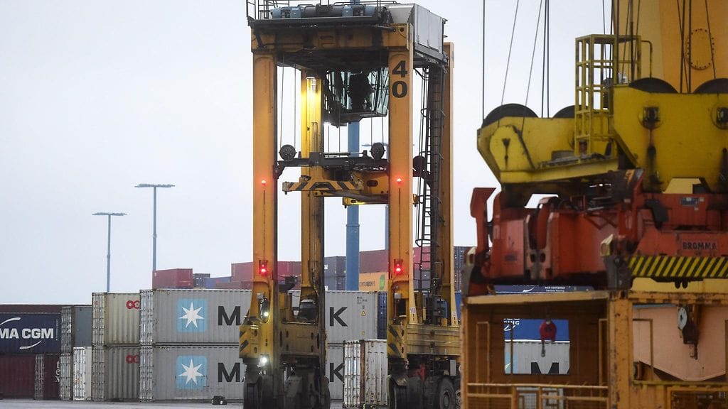 Lakkovaroitus on annettu satamien lisäksi kuorma-autoalalle, säiliö- ja öljytuotealalle sekä terminaalitoiminta-alalle.