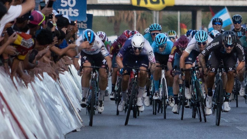 Katsojan puhelin tärähti sunnuntaina Fabio Jakobsenia kasvoihin.