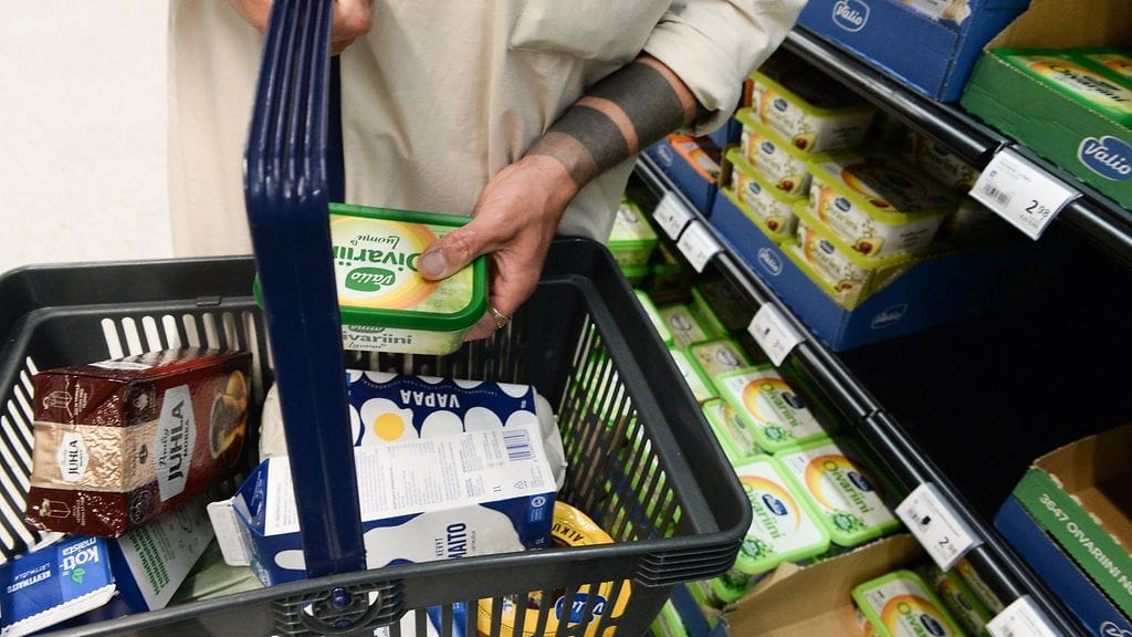 Palvelualojen ammattiliitto PAM antoi tiistaina lakkovaroituksen kaupan alalle.