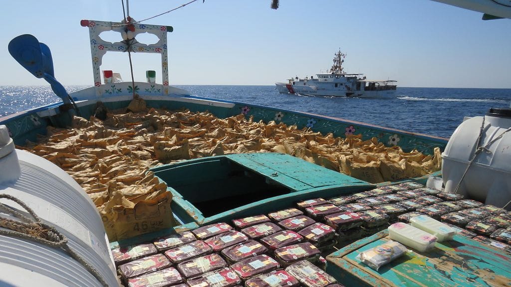 Huumetakavarikon yhteydessä Omaninlahdella löytyi yllätys.