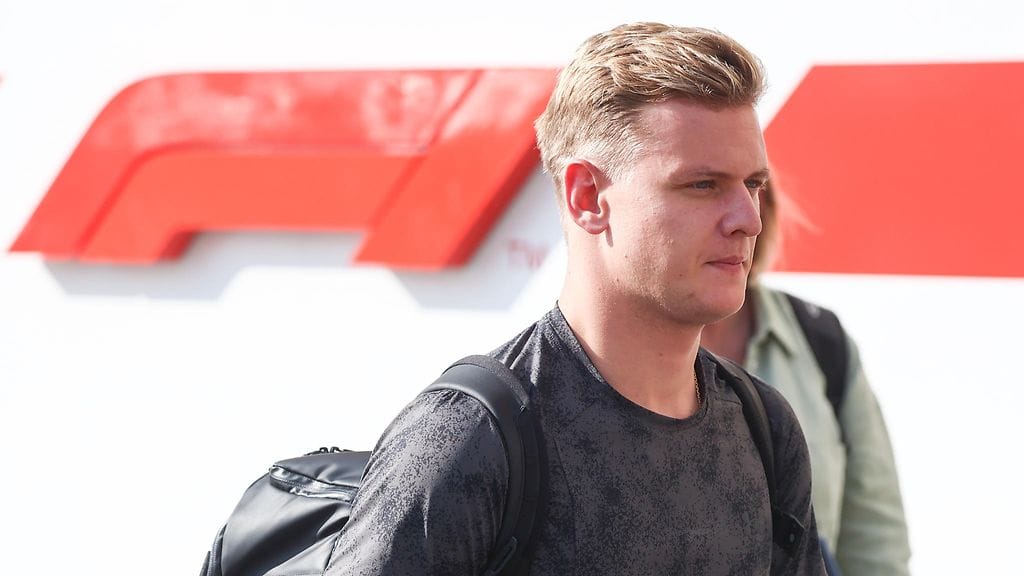 MIck Schumacher saatetaan nähdä kahdenkin tallin auton ratissa ensi kaudella.