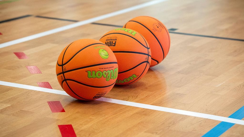 22-vuotias koripallovalmentaja Arlisha Boykins sai potkut esitettyään 13-vuotiasta junioreiden ottelussa. Kuvituskuva.