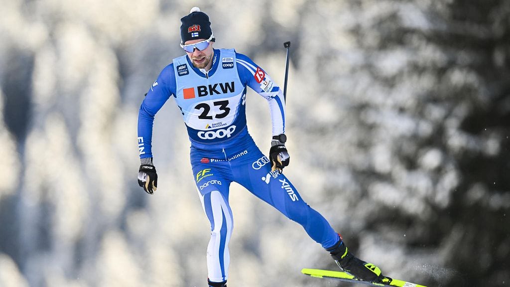 Joni Mäen sauva katkesi kesken Toblachin sprintin.