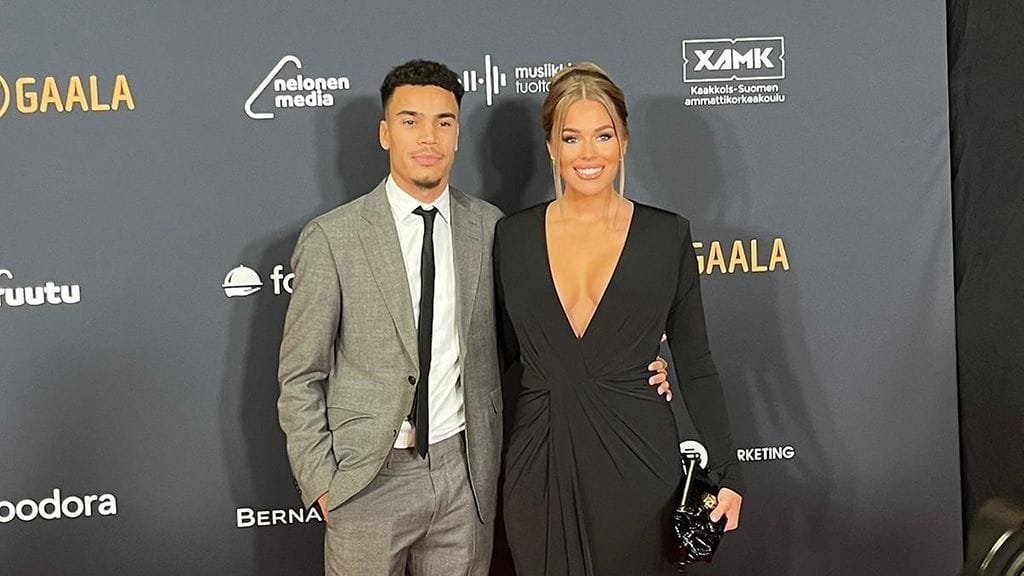 Pyry Soiri ja Sara Sieppi muuttivat aurinkoon.