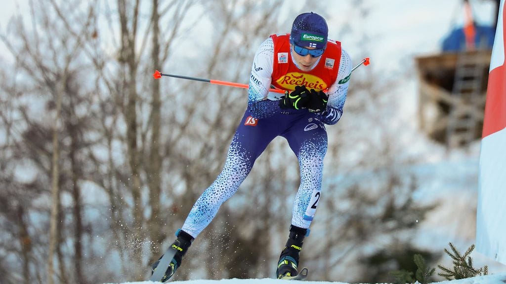 Eero Hirvonen piti kovaa hiihtovauhtia Oberstdorfin kisassa.