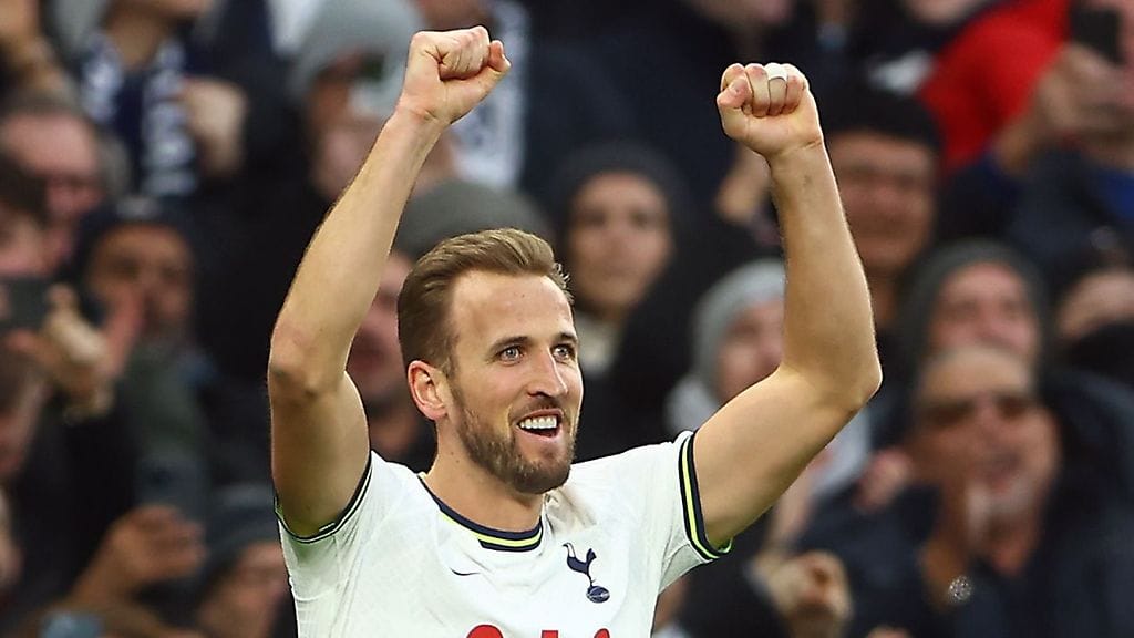 Tottenhamin Harry Kane iski uransa 200:nnen osumansa Valioliigassa.