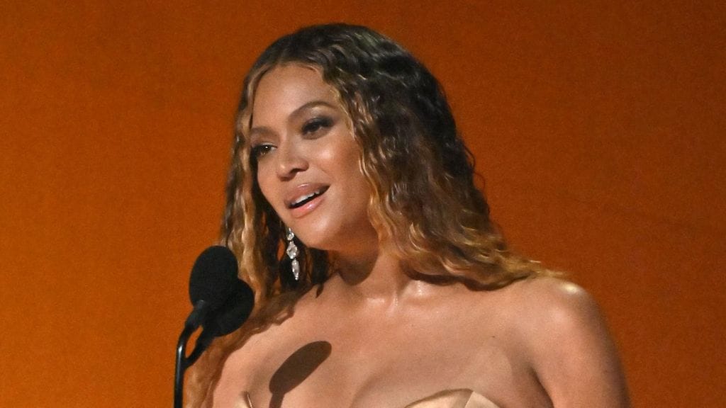 Beyoncé kipusi uusilla kantrikappaleillaan Billboardin listan kärkisijoille.