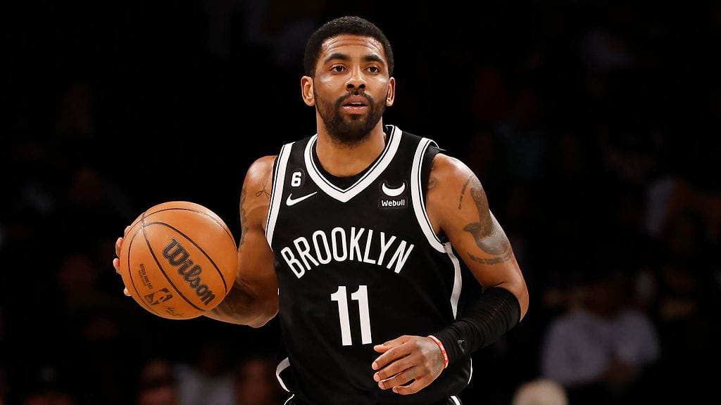 NBA:n tähdistöottelun avausviisikkoon äänestetty Kyrie Irving siirtyy Dallas Mavericksiin.