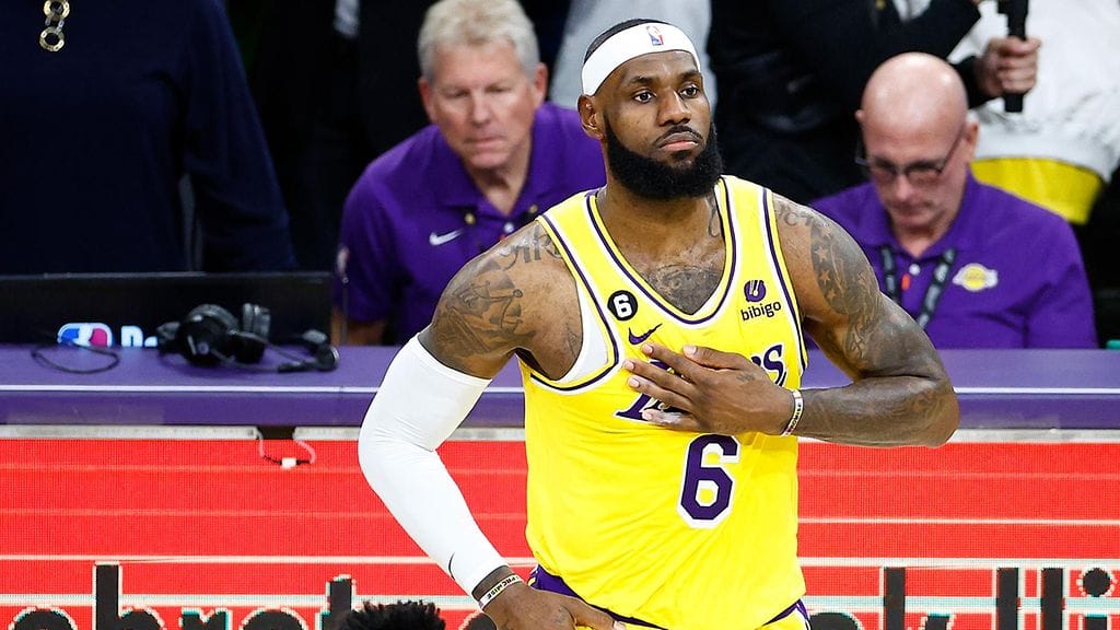 LeBron James nousi NBA:n kaikkien aikojen pistetilaston kärkipaikalle.