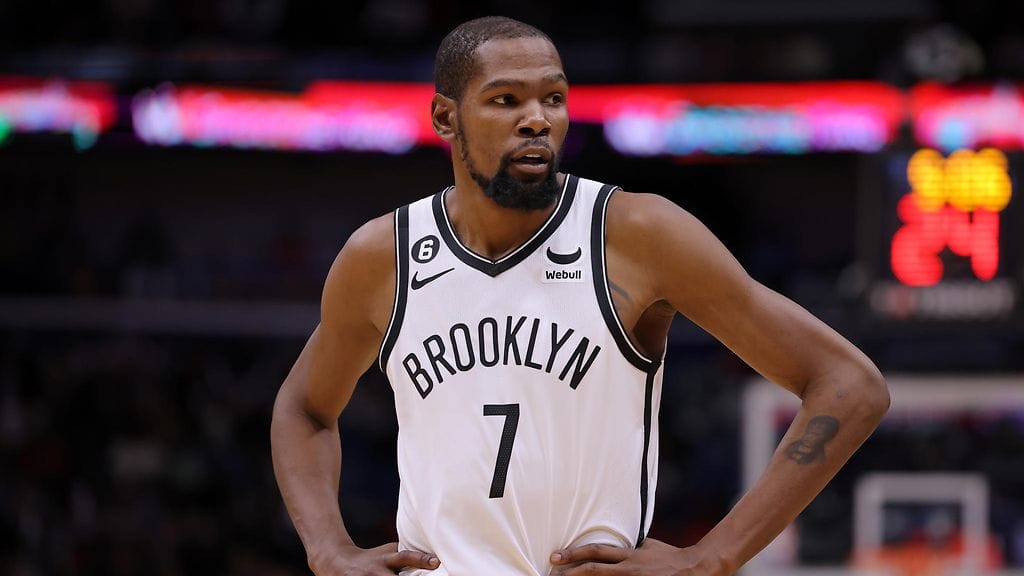 Kevin Durant siirtyy Phoenix Sunsin riveihin, uutisoi ESPN.