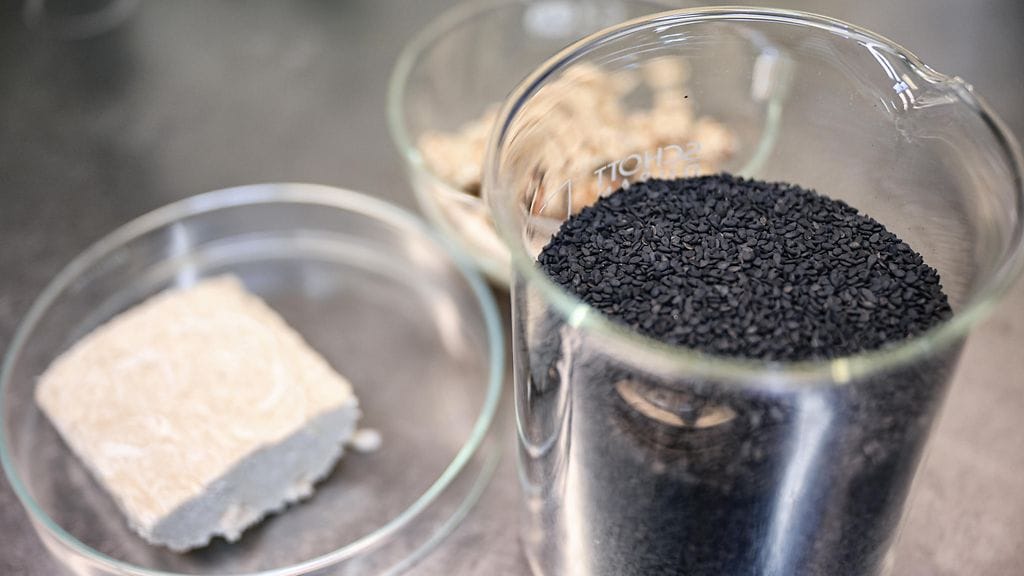 Etyleenioksidia on usein löydetty seesaminsiementuotteista.