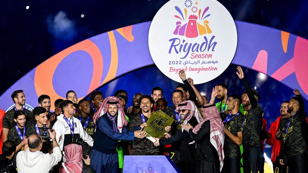 Saudi-Arabia on pyrkinyt kiillottamaan kuvaansa pohjattoman rahakirstunsa avulla järjestämällä urheilun huipputapahtumia. Tammikussa PSG vieraili pääkaupunki Riyadhissa pelaamassa.