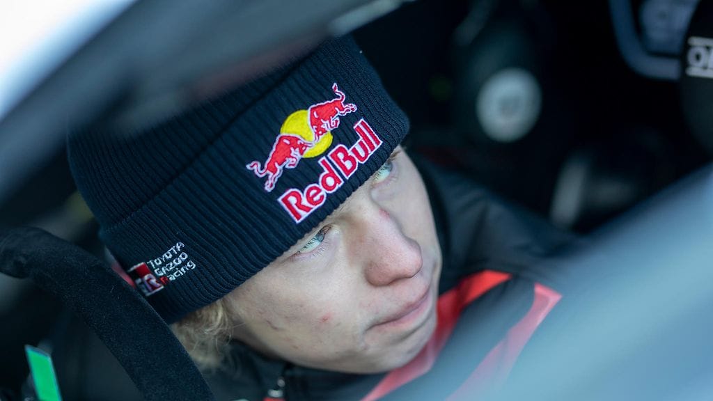 Kalle Rovanperä latasi auraajan vaikeuksistaan: "Ihan hirveää kuraa"