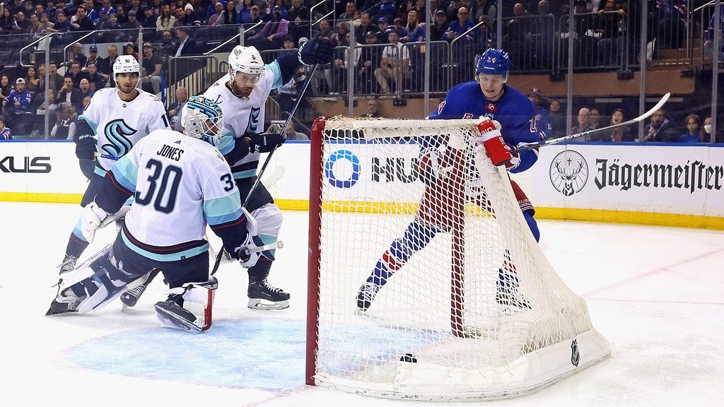 Kaapo Kakko iski Rangersin 2–0-maalin Filip Chytilin ja Alexis Lafrenieren syötöistä.