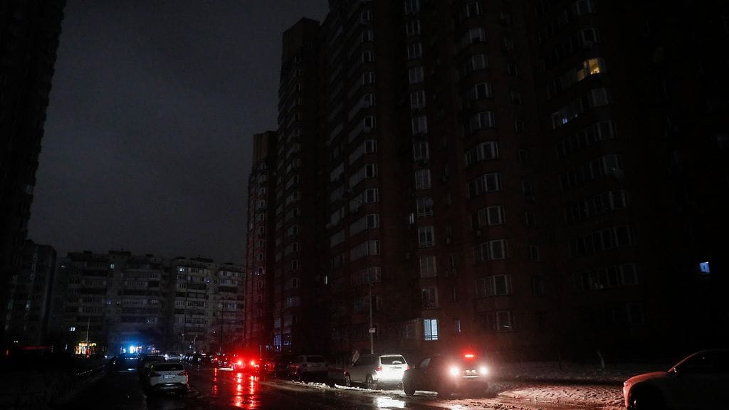 ARKISTOKUVA KIOVASTA.