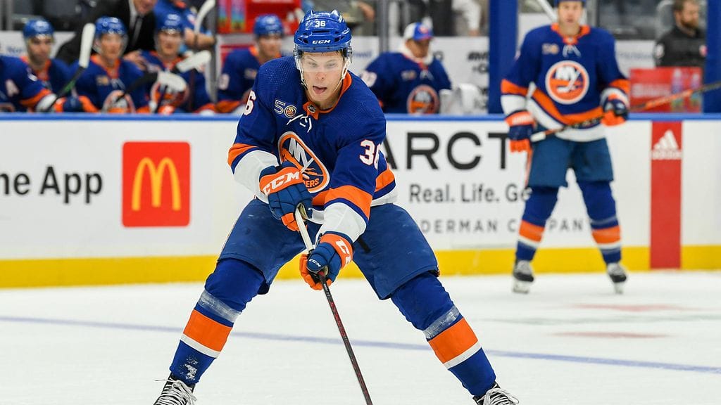 Otto Koivula ei ole pelannut tällä kaudella virallisia NHL-otteluita. Tässä hän tahkoaa harjoituspeliä sesongin alla.