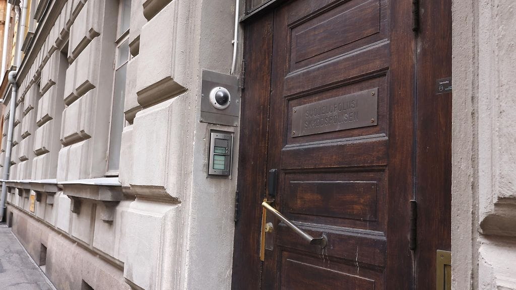 Sisäministeriön kansliapäällikkö Kirsi Pimiä ei vielä tässä vaiheessa muuten kommentoi supon sisäministeriölle luovuttamaa selvitystä.