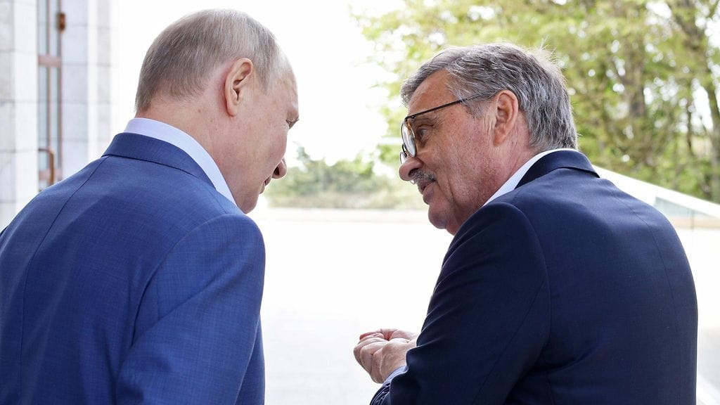 Rene Fasel (oikealla) ja Vladimir Putin tulevat hyvin juttuun keskenään.