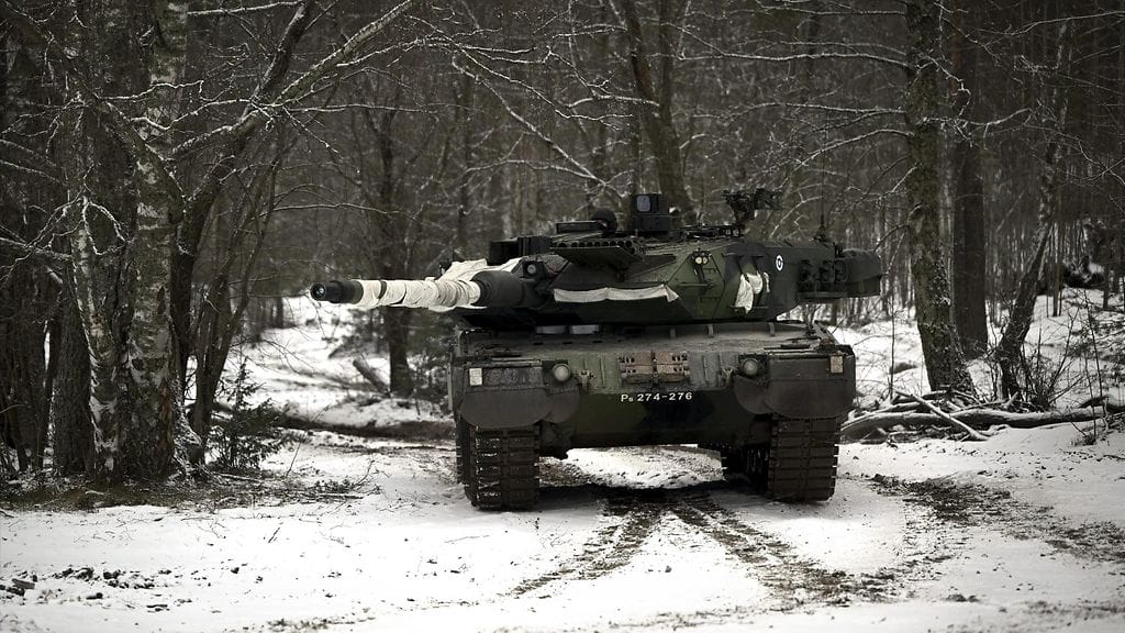 Suomen Leopard 2A6-panssarivaunu helmikuussa 2023.